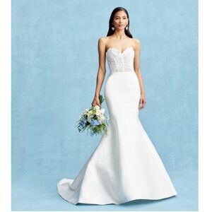 Carolina Herrera wedding dress